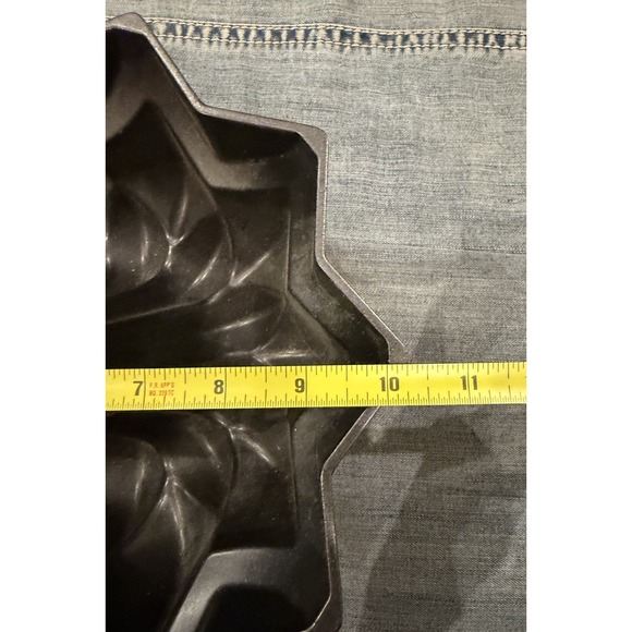 Nordic Ware STAR Bundt Cake Pan Heavy Cast Aluminum USA Made EUC - Picture 5 of 5